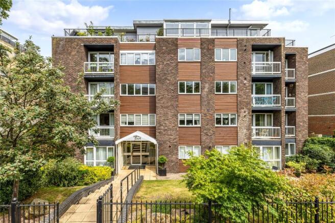 2 bed property, in Lansdowne Road, £600,000