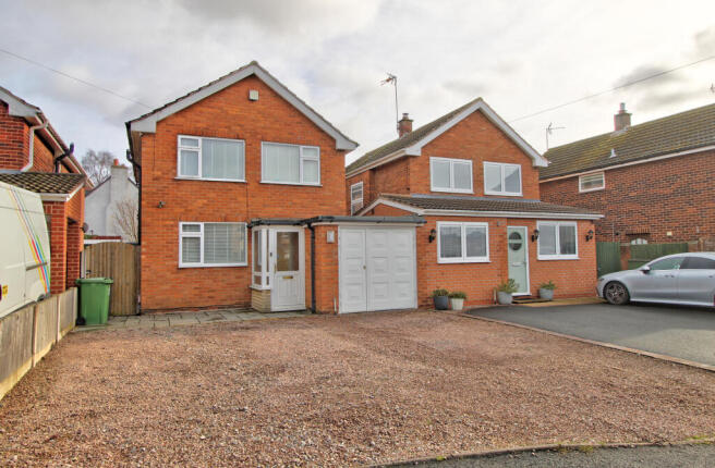 3 bed property, in Land Oak Drive, £295,000