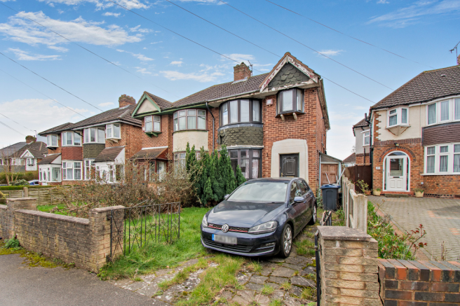 3 bed property, in Wilnecote Grove, £240,000