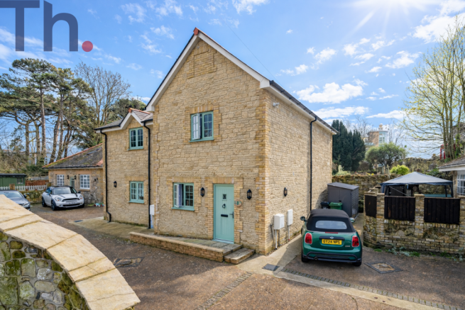 3 bed property, in Ventnor, £340,000