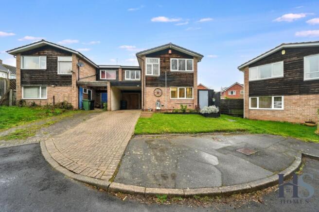5 bed property, in Wirehill Drive, £340,000