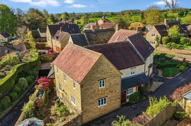 4 bed property, in Blackford Way, £699,950