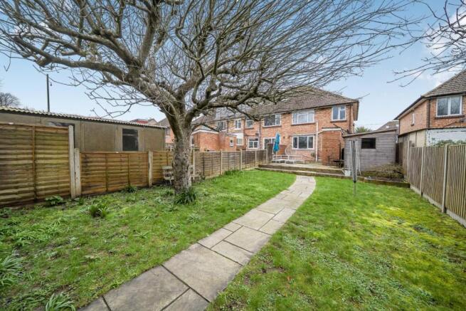 3 bed property, in Invergordon Avenue, £350,000