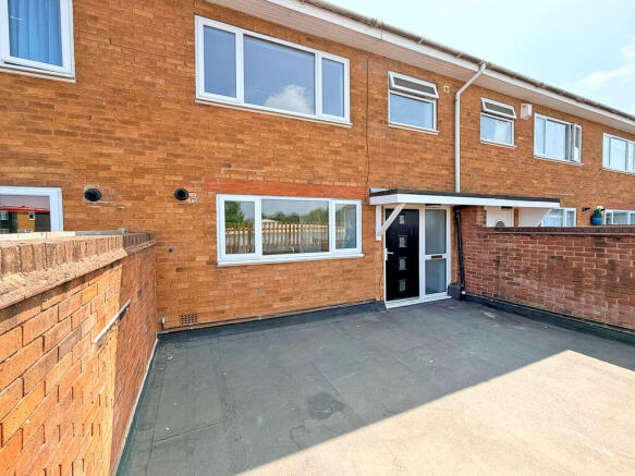 3 bed property, in Quinton Court, £90,000