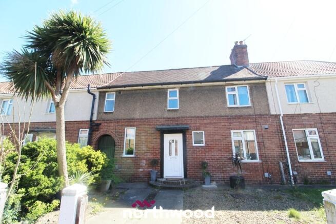 4 bed property, in Essex Avenue, £135,000