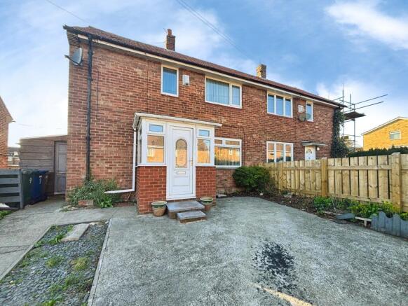 2 bed property, in Haydon Place, £130,000
