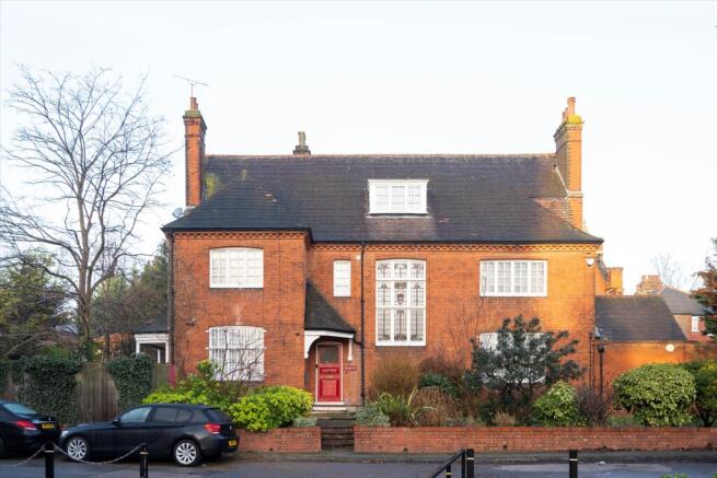 6 bed property, in Bourne Hill, £1,250,000