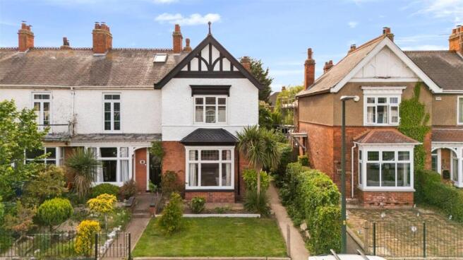 4 bed property, in Park Avenue, £330,000