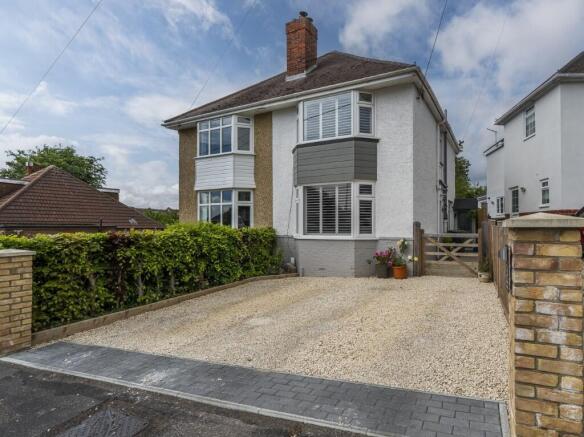 2 bed property, in Seaview Estate, £349,950