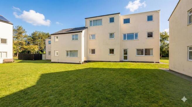 3 bed property, in Glan Gors, £93,000