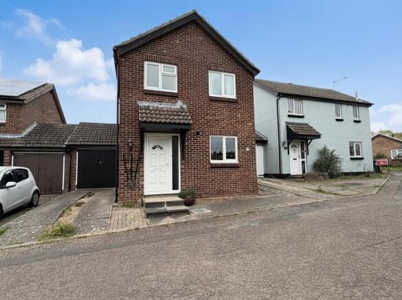 3 bed property, in Orkney Close, £300,000
