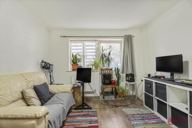 1 bed property, in Semley Gate, £310,000