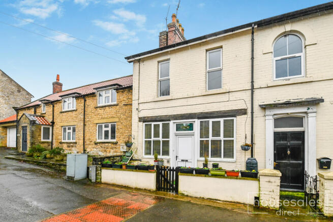 3 bed property, in The Green, £210,000