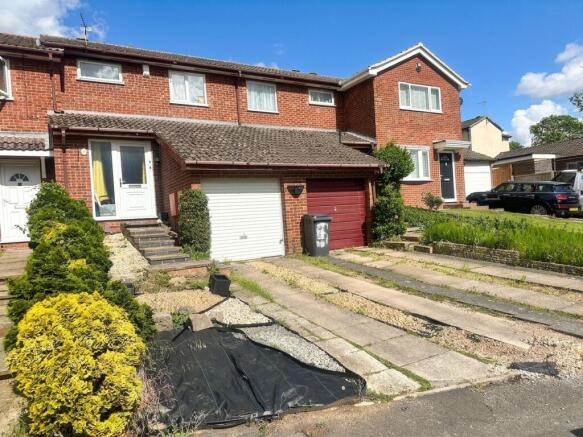 2 bed property, in Sharpley Drive, £180,000
