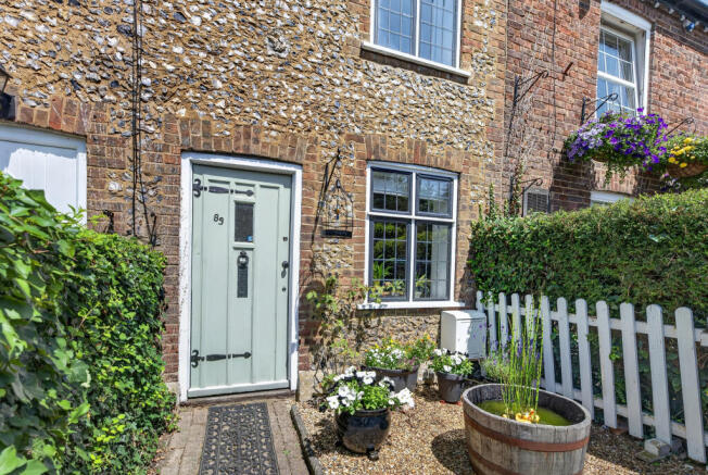 2 bed property, in Character cottage, £375,000