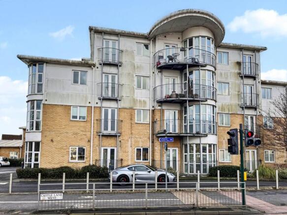 1 bed property, in Castle Lane West, £80,000