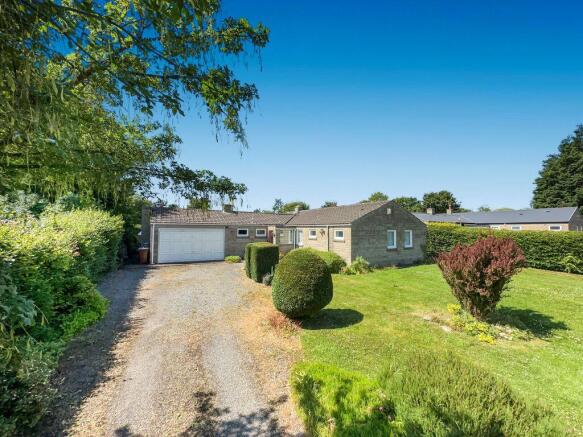 4 bed property, in Whitegates, £450,000