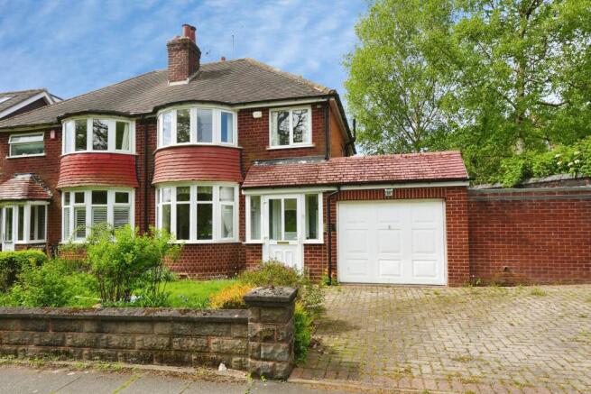 3 bed property, in Queens Park Road, £375,000