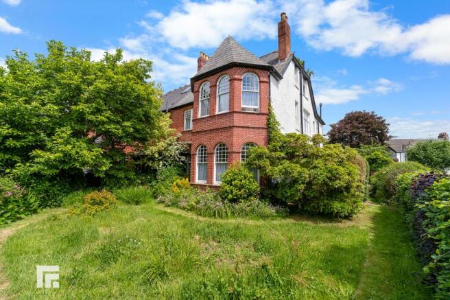 7 bed property, in Heol Isaf, £895,000