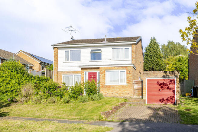 5 bed property, in Colchester Vale, £550,000