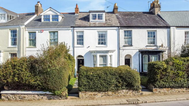 4 bed property, in Newport Terrace, £325,000