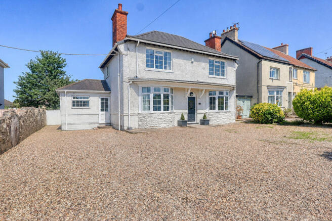 3 bed property, in Burringham Road, £300,000