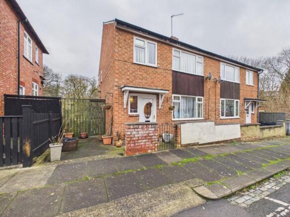 3 bed property, in Pendower Street, £125,000