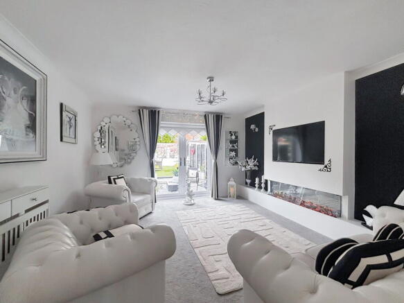 2 bed property, in Whittaker Close, £185,000