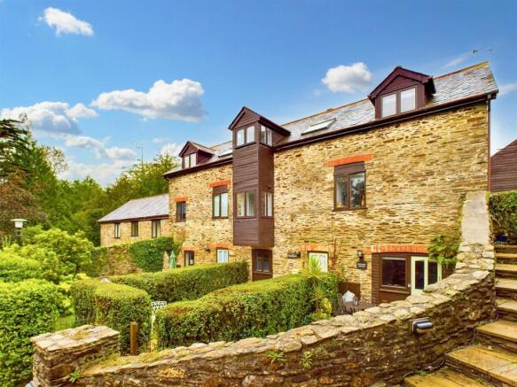 2 bed property, in Modbury, £165,000