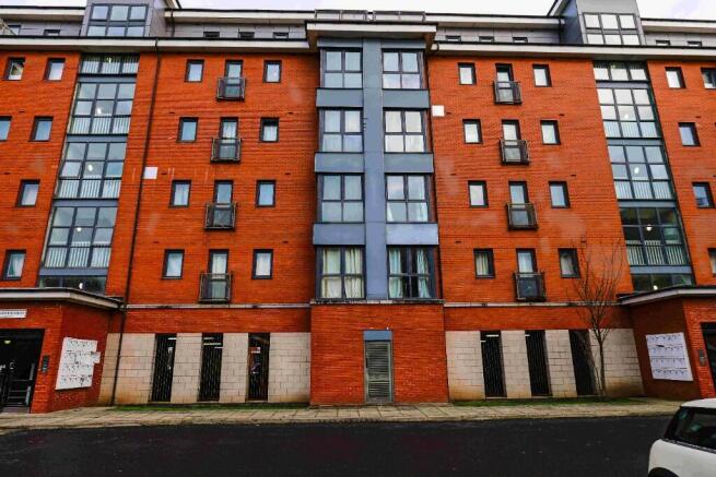 1 bed property, in Central Way, £102,500
