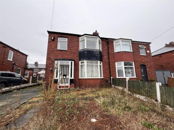 3 bed property, in Victoria Road, £210,000