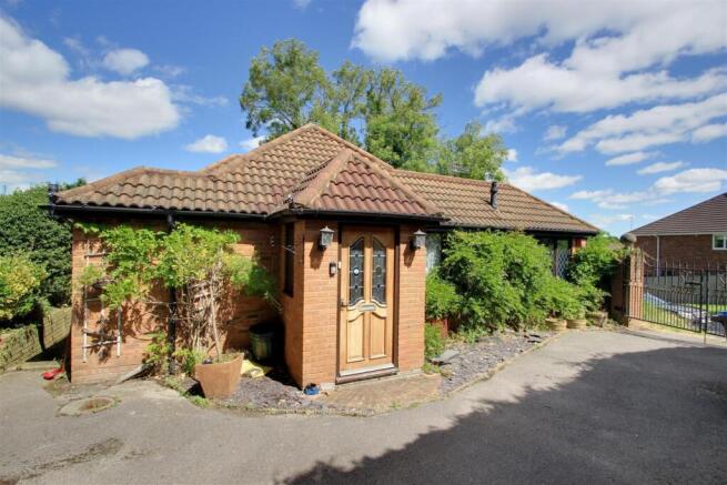2 bed property, in Bell Lane, £585,000
