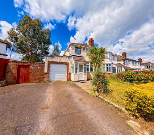 3 bed property, in Fairview Road, £250,000
