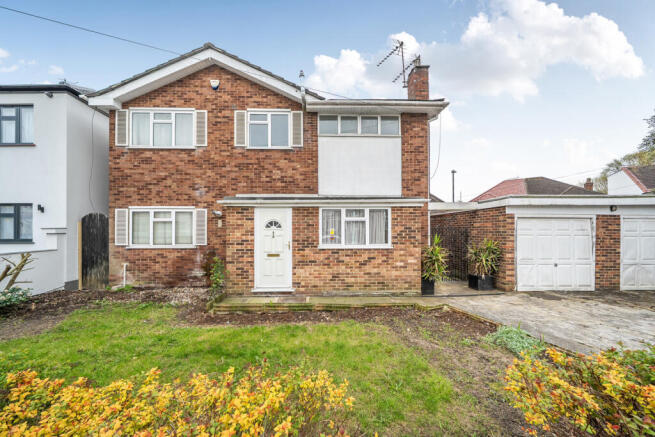 4 bed property, in Boxmoor Road, £725,000