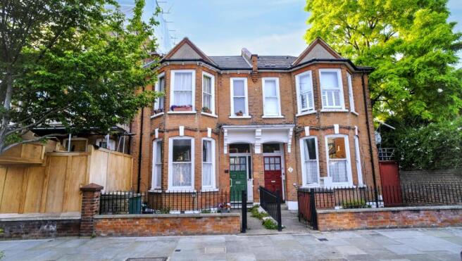 2 bed property, in Flat A, £435,000