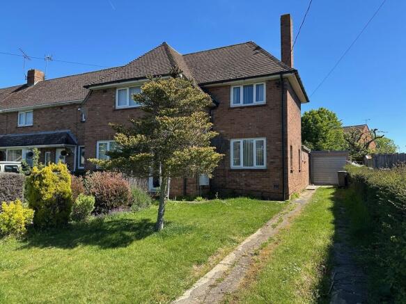 3 bed property, in Mill Lane, £325,000