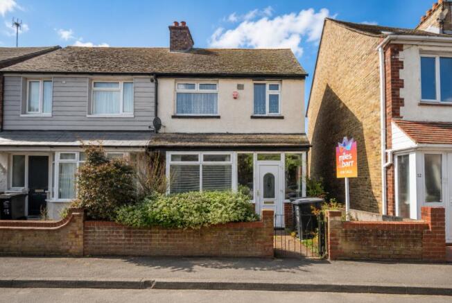 3 bed property, in Nash Court Road, £270,000