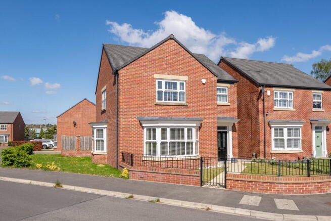 4 bed property, in Springfield Grange, £399,950
