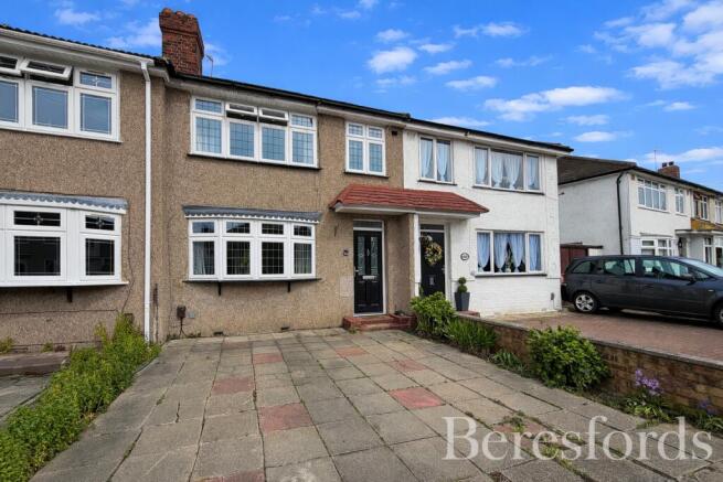 3 bed property, in Woodcote Avenue, £440,000