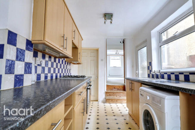 2 bed property, in North Street, £200,000