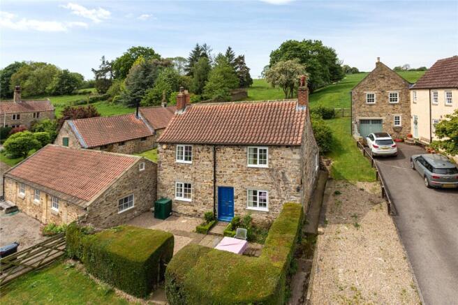 2 bed property, in Moulton, £425,000