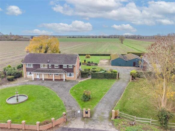5 bed property, in Padgetts Road, £950,000