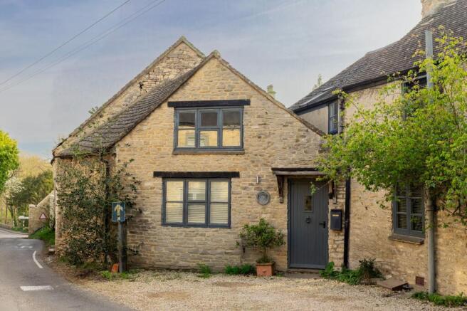 3 bed property, in The Walk, £675,000
