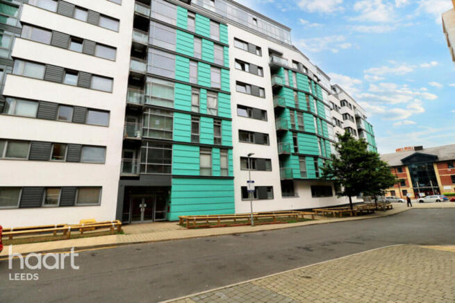 1 bed property, in Ingram Street, £90,000