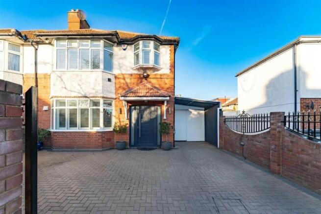 3 bed property, in Shelley Crescent, £710,000