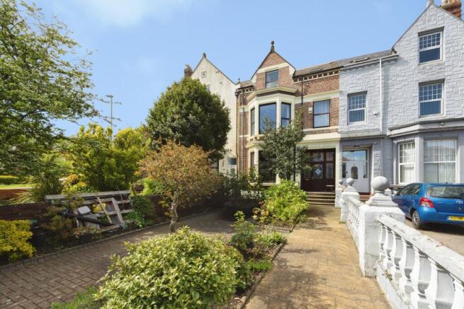 8 bed property, in Salisbury Place, £600,000