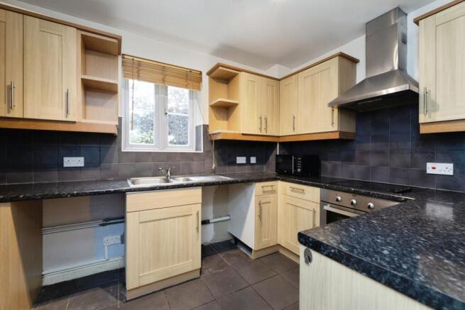 1 bed property, in Regarth Avenue, £218,000