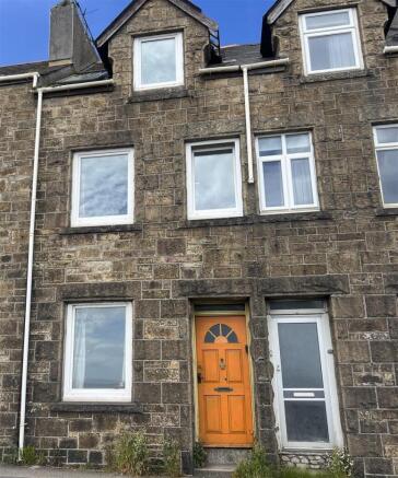 4 bed property, in Chyandour Cliff, £250,000