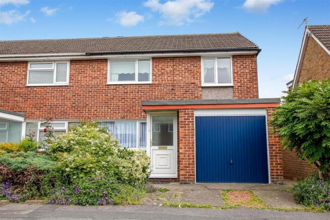 3 bed property, in Bankhead Road, £180,000