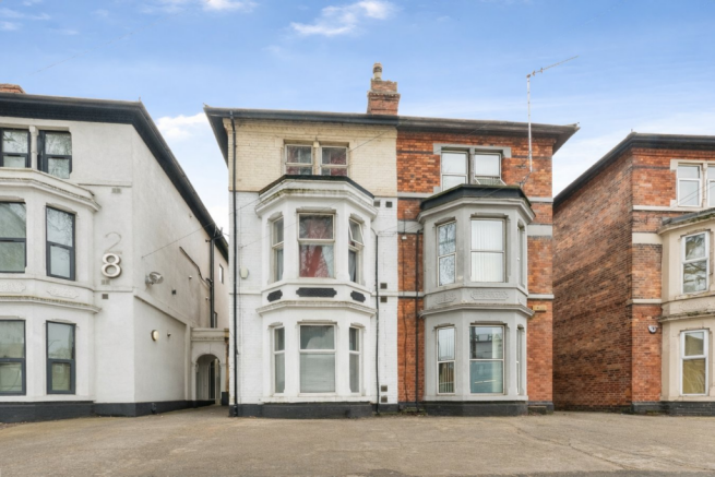5 bed property, in Gregory Boulevard, £310,000